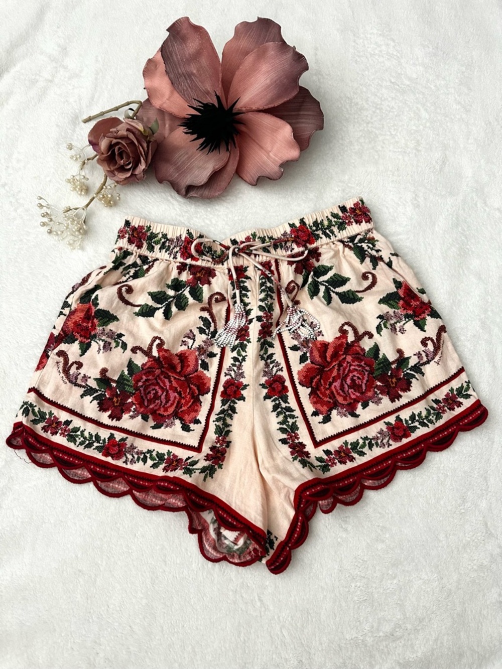 FARM Rio Flower Tapestry Pink Shorts size Small